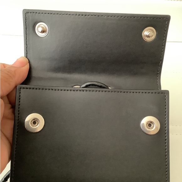 Authentic Valentino Garavani Unisex Calf Leather Phone Neck Strap Nior - Picture 5 of 13